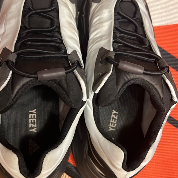 11M yeezy 700 blue tint - Picture 5 of 6